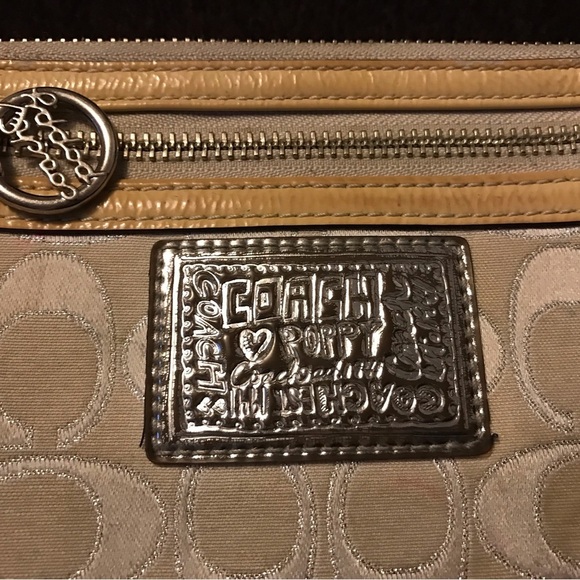 Coach Poppy Cream Wallet Wristlet - Picture 2 of 7